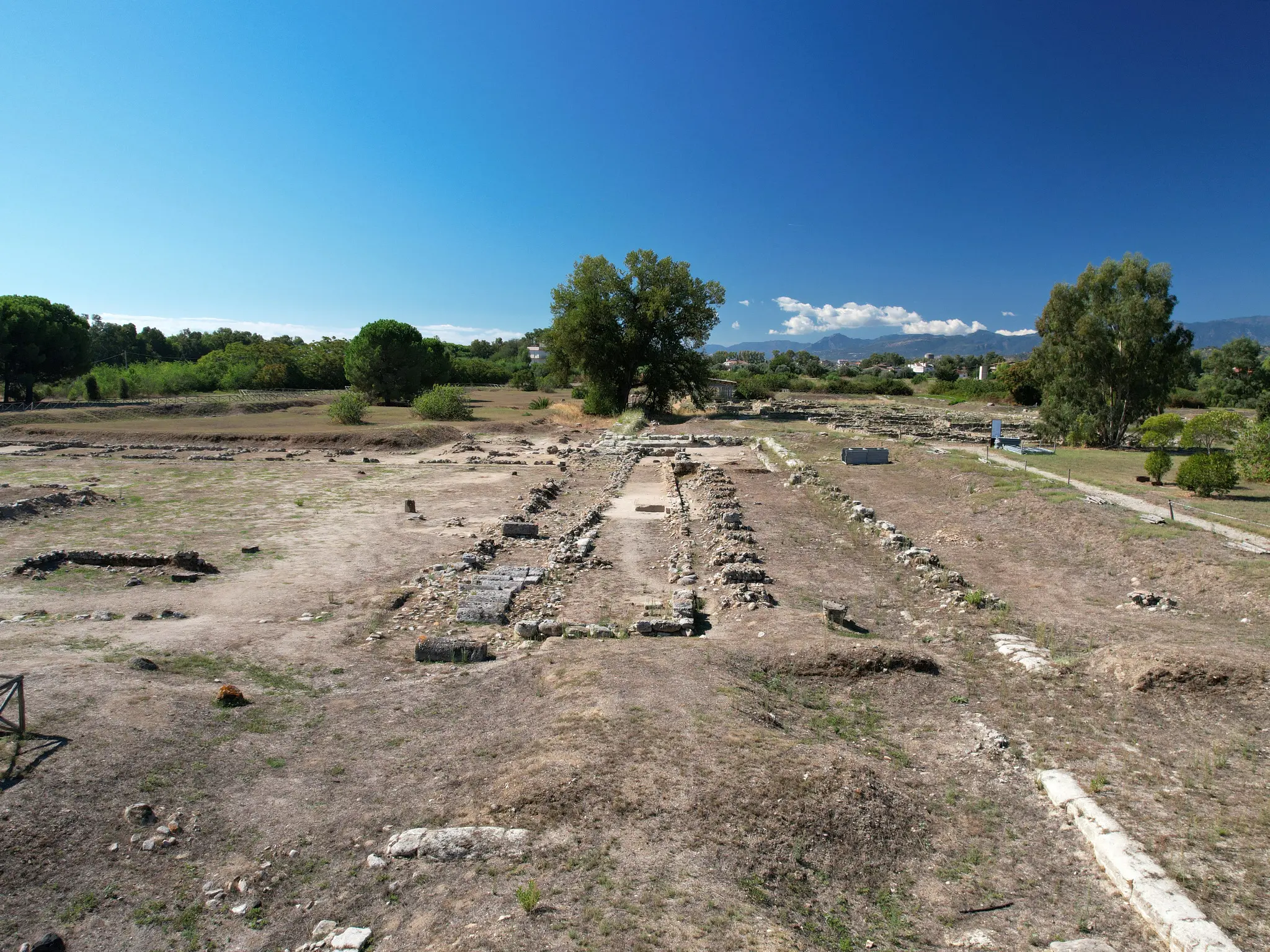 Veduta aerea di un parco archeologico calabrese